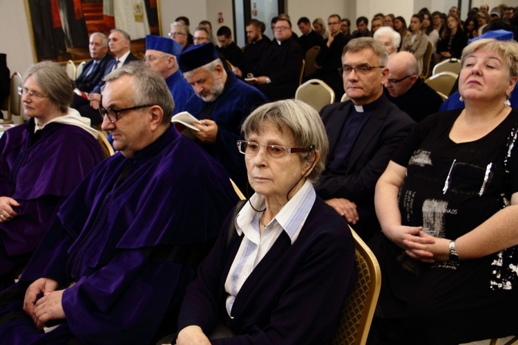 Doktorat honoris causa UPJPII dla kard. Zenona Grocholewskiego