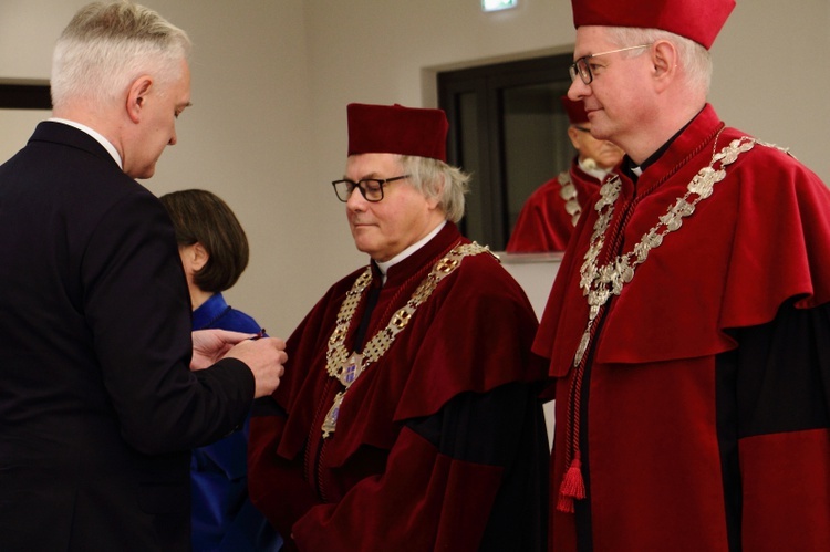 Doktorat honoris causa UPJPII dla kard. Zenona Grocholewskiego