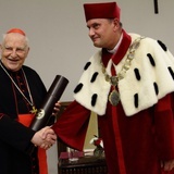 Doktorat honoris causa UPJPII dla kard. Zenona Grocholewskiego
