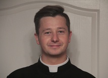 Do wspólnej modlitwy w intencji kapłanów zaprasza ks. Piotr Nadolski.