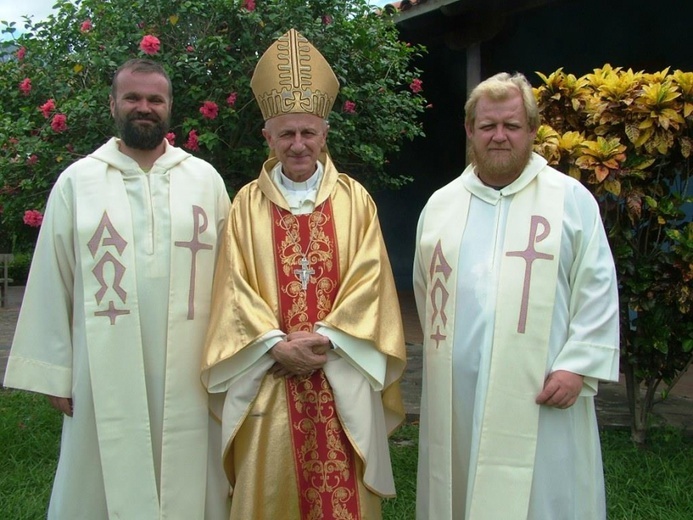 Od lewej: ks. Kazimierz Stempniowski, bp Antoni Reimann, ks. Paweł Żurowski.