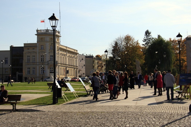 Poświęcenie rynku i kolumny maryjnej w Kietrzu