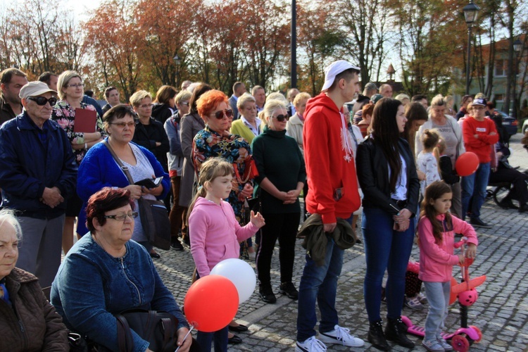 Poświęcenie rynku i kolumny maryjnej w Kietrzu