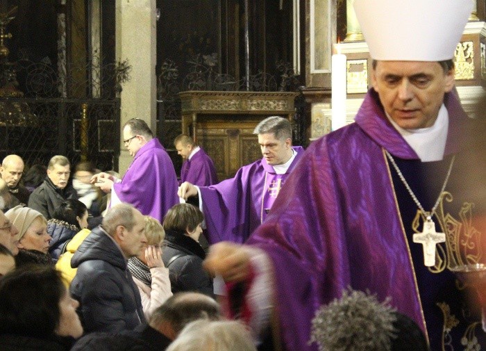 Najciekawsze zdjęcia z bp. Adamem Bałabuchem z GN