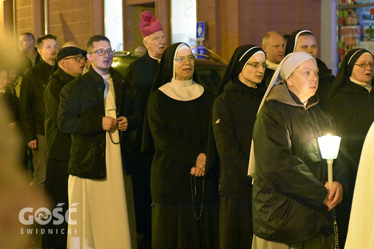 Procesja różańcowa w Świdnicy