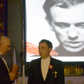 Chwila przed rozpoczęciem koncertu ku czci bł. ks. Jerzego Popiełuszki. Od lewej: Georgij Agratina i Robert Grudzień.
