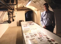 ▲	Początkowo Jarosław Głąb sam oprowadzał turystów po podziemnej trasie.