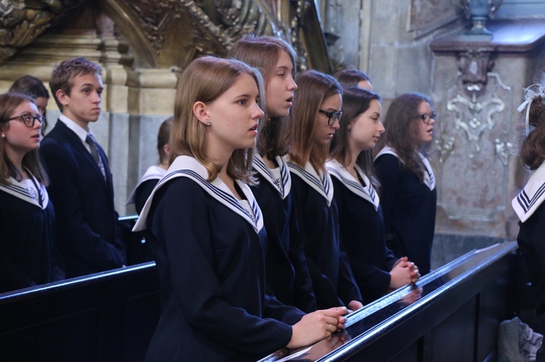 Wspomnienie św. Urszuli w liceum urszulańskim - ślubowanie