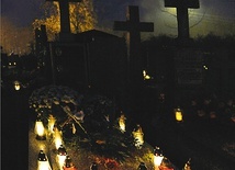 W listopadzie szczególnie towarzyszą nam modlitwa i nadzieja zmartwychwstania.