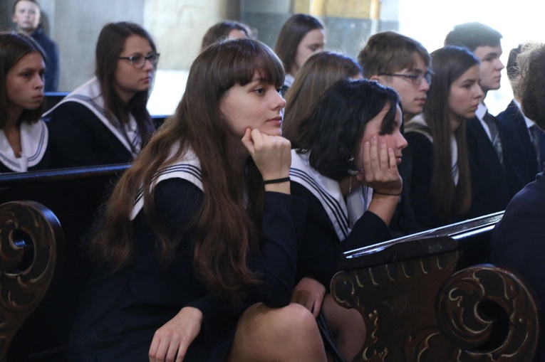 Wspomnienie św. Urszuli w liceum urszulańskim - ślubowanie