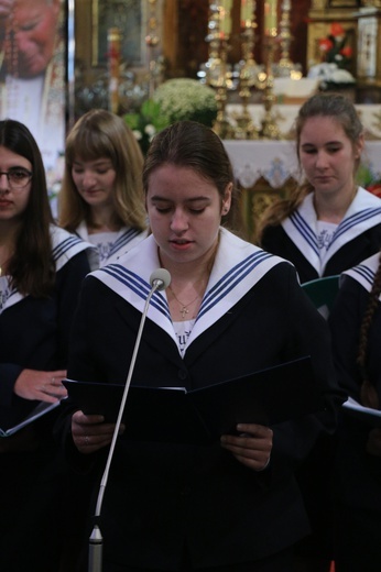 Wspomnienie św. Urszuli w liceum urszulańskim - ślubowanie