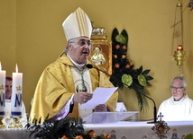 Abp Salvatore Pennacchio w czasie głoszenia homilii w kościele pallotynów.