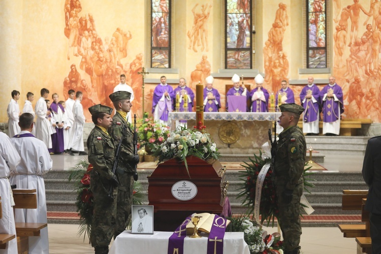 Oświęcimianie pożegnali emerytowanego dziekana i proboszcza ks. prał. Krzysztofa Strauba.