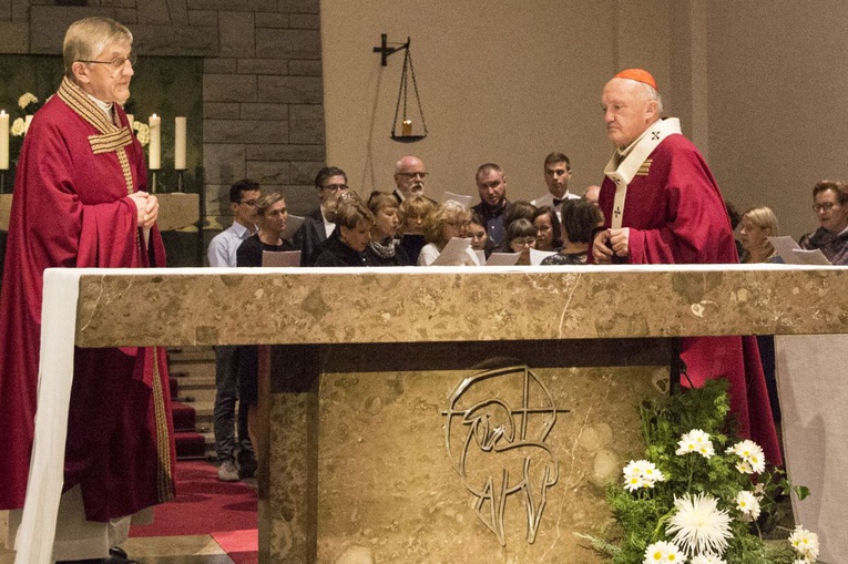 Kard. Kazimierz Nycz bierzmował młodzież z KIK