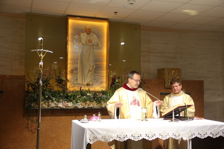 Na lotnisku w krakowskich Balicach uczczono św. Jana Pawła II