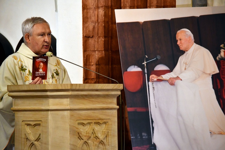 Wprowadzenie relikwii św. Jana Pawła II do koszalińskiej katedry