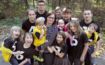O pracy nad płytą rodziny Brodów można poczytać na  www.plytabrodow.pl.