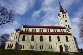 W ciągu kilkunastu lat kościół w centrum miasta sukcesywnie odzyskuje świetność.