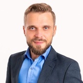 Mariusz Gierus - prawnik, menadżer, samorządowiec, doradca obywatelski i mediator, ekspert zarządzania organizacjami pozarządowymi, specjalizujący się w tematyce prawa oświatowego, ochrony danych osobowych w edukacji. 