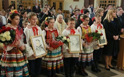 Jubielusz rozpoczeła Msza św. z udziałem uczniów, nauczycieli, rodziców i gości.