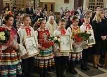 Jubielusz rozpoczeła Msza św. z udziałem uczniów, nauczycieli, rodziców i gości.