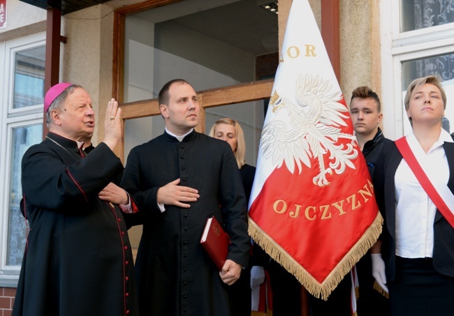 Podstawówka w Gowarczowie ma patrona św. Jana Pawła II