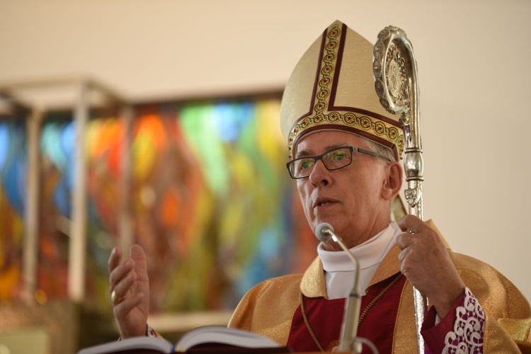 Abp Skworc wiele miejsca poświęcił w homilii budowaniu żywego Kościoła.