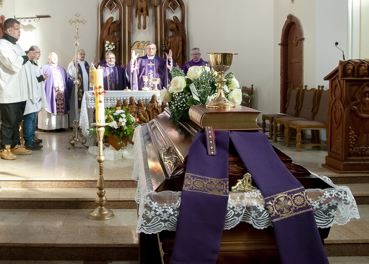 Pogrzeb ks. Mirosława Ruszkowskiego, cz. 1