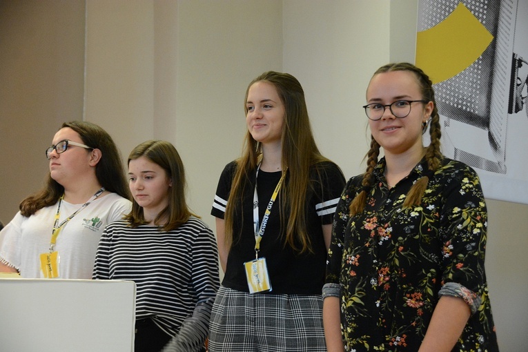 Ławka Go pod hasłem "Idzie nowe..."