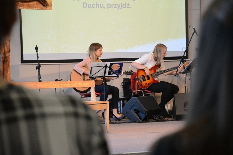 Ławka Go pod hasłem "Idzie nowe..."