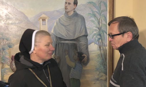 S. Aneta Laszczak w domowym muzeum bł. Michała Tomaszka.