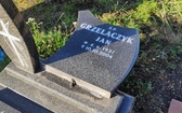Zniszczone nagrobki na zabrzańskim cmentarzu    