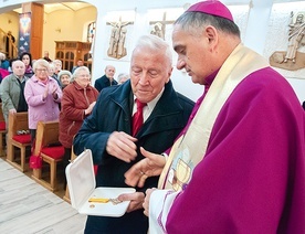 Wyróżnienie od papieża przekazał bp Krzysztof Włodarczyk.