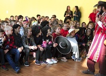 Ks. Grzegorz Trojan opowiadał o krajach, w których pracował.