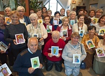  Twórcy z własnymi dziełami.