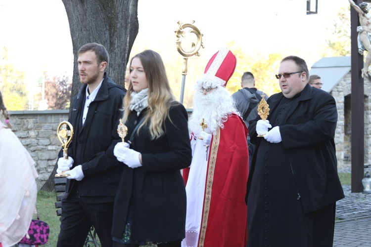 Korowod Świętych w bazylice w Hałcnowie - 2019