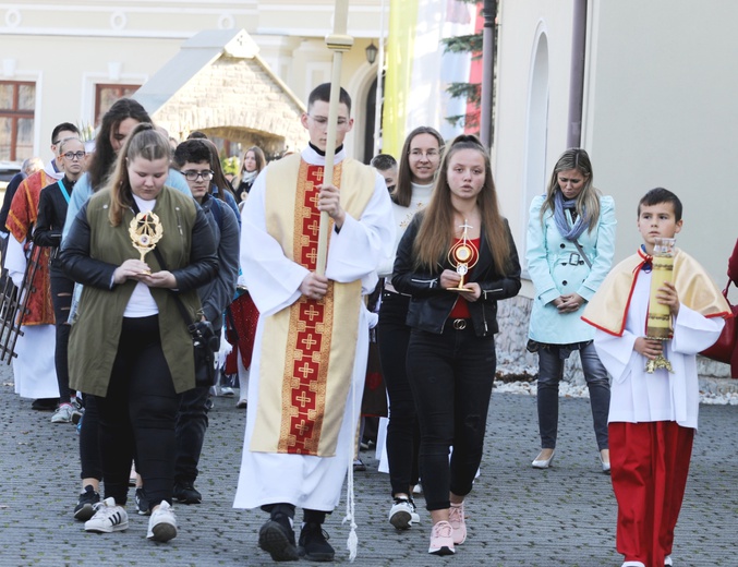 Korowod Świętych w bazylice w Hałcnowie - 2019