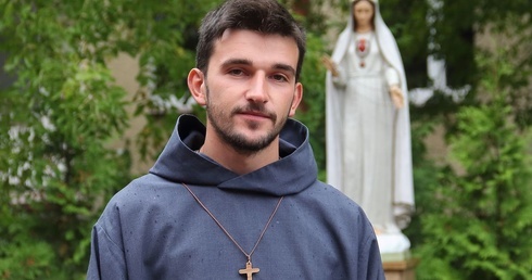 Odmawiam Różaniec. Miałem wrażenie, że Maryja wędruje ze mną