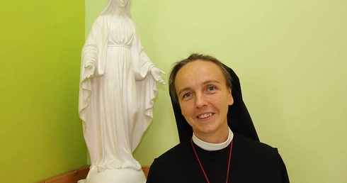 Odmawiam Różaniec. On uczy mnie dystansu do codziennych spraw.