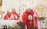 Wprowadzenie relikwii męczenników z Pariacoto do kościoła w Czernichowie