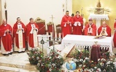 Wprowadzenie relikwii męczenników z Pariacoto do kościoła w Czernichowie