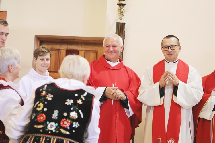 Wprowadzenie relikwii męczenników z Pariacoto do kościoła w Czernichowie