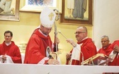 Wprowadzenie relikwii męczenników z Pariacoto do kościoła w Czernichowie