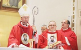 Wprowadzenie relikwii męczenników z Pariacoto do kościoła w Czernichowie