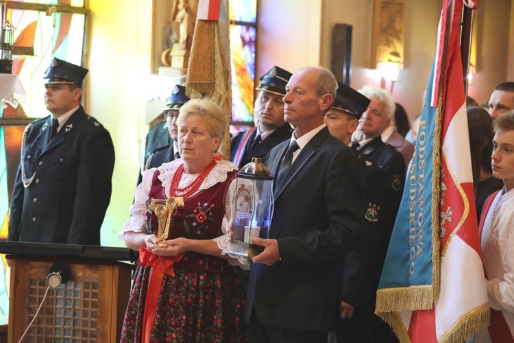 Wprowadzenie relikwii męczenników z Pariacoto do kościoła w Czernichowie