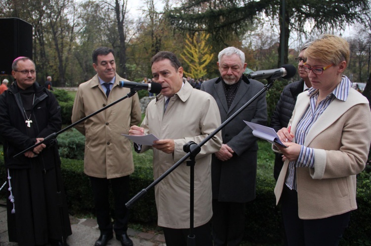 Odsłonięcie symbolu Drogi św. Jakuba w Krakowie