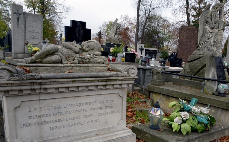 Zebrane pieniądze przeznaczone zostaną na renowację zabytkowych nagrobków na cmentarzu przy ul. Limanowskiego.