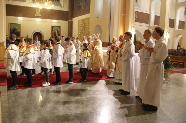 Poświęcenie witraży i kaplicy wieczystej adoracji w Tarnowie-Mościcach