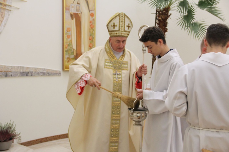 Poświęcenie witraży i kaplicy wieczystej adoracji w Tarnowie-Mościcach