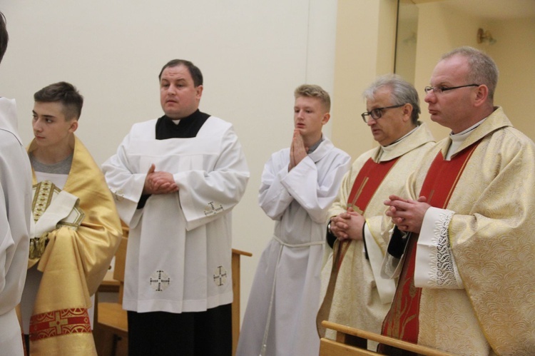 Poświęcenie witraży i kaplicy wieczystej adoracji w Tarnowie-Mościcach